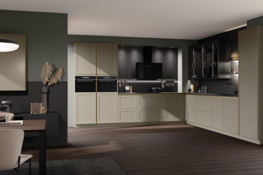 Moderne Küche mit Holz und Lackoberfläche, mit Kochtisch und individuellem Design